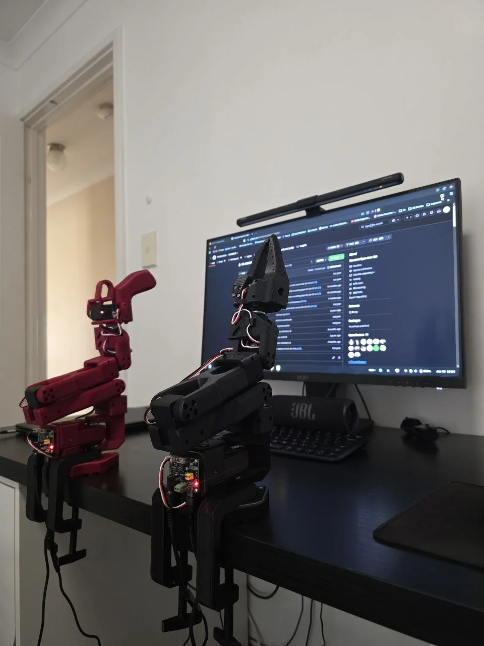 Follower arm front